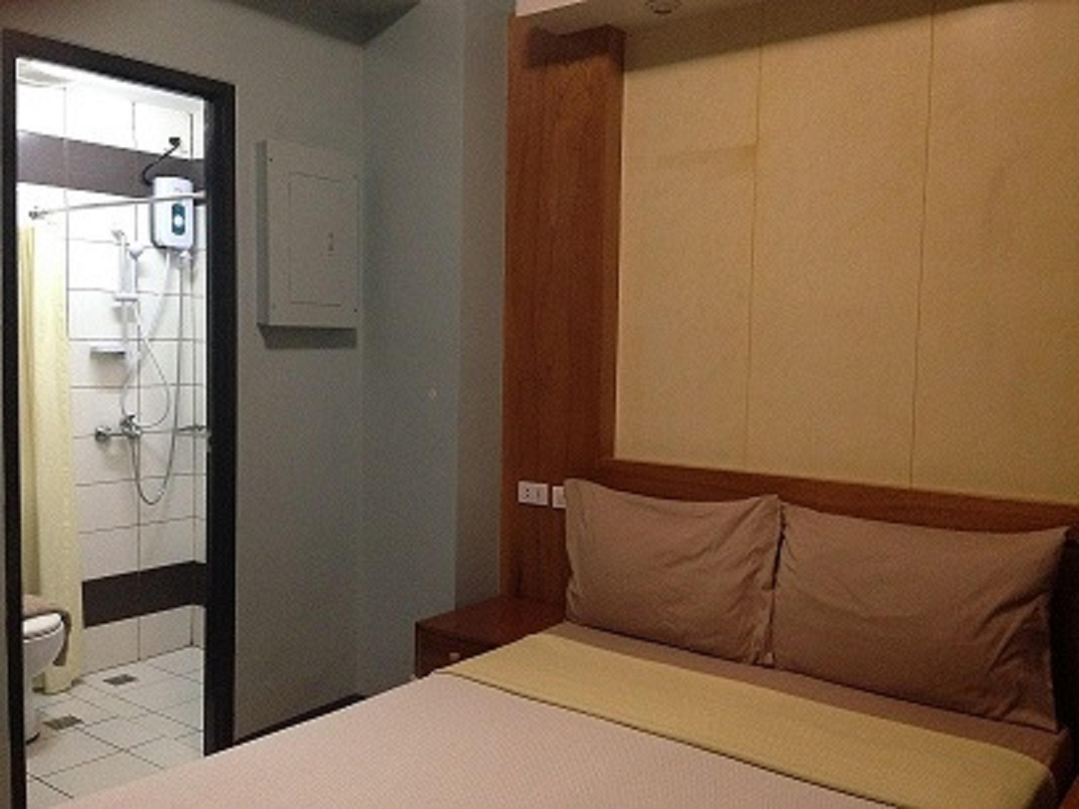 Leesons Residences Manila Bagian luar foto