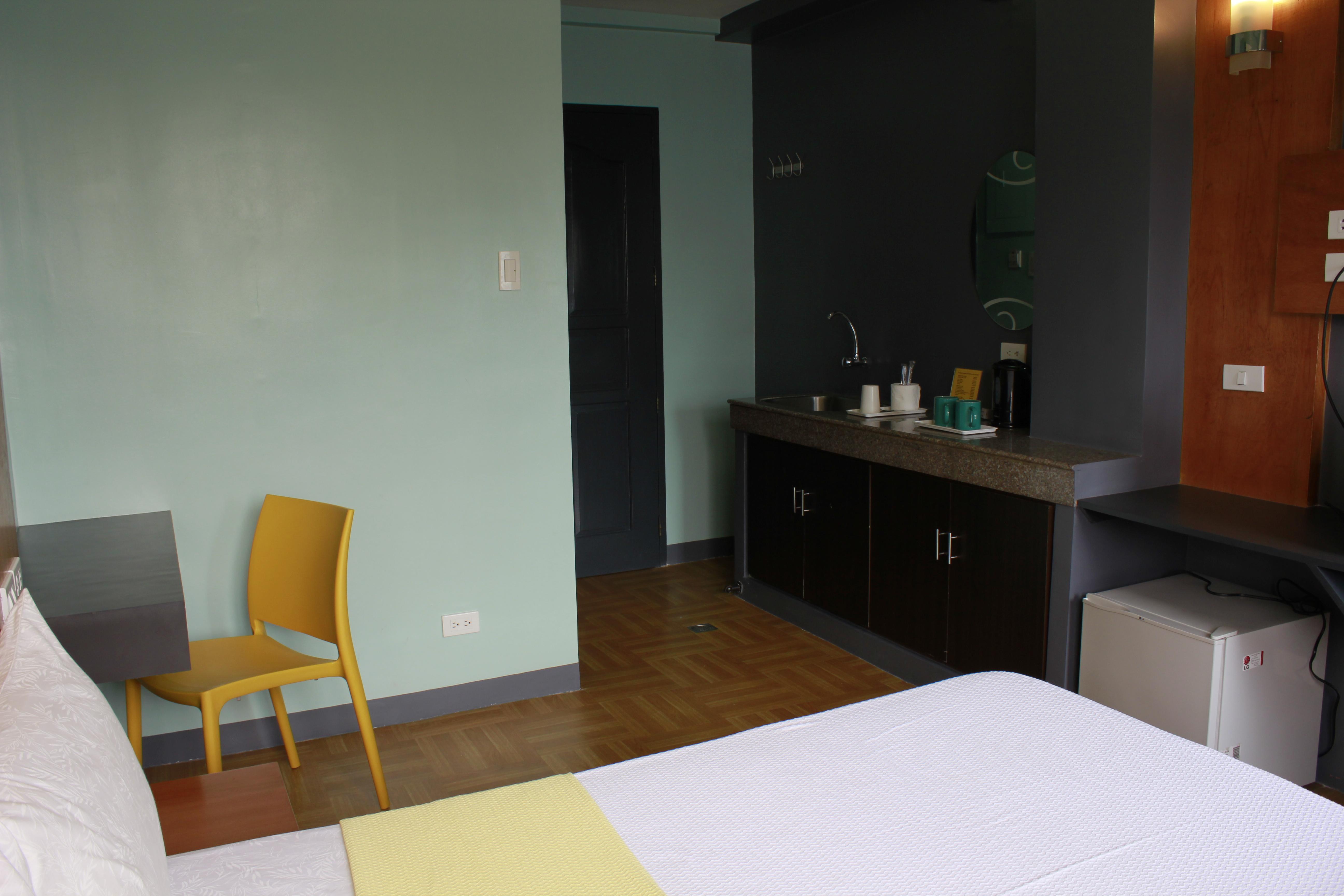 Leesons Residences Manila Bagian luar foto