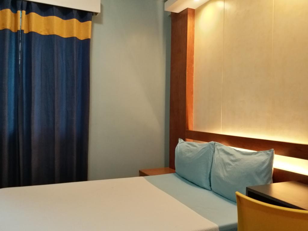 Leesons Residences Manila Bagian luar foto
