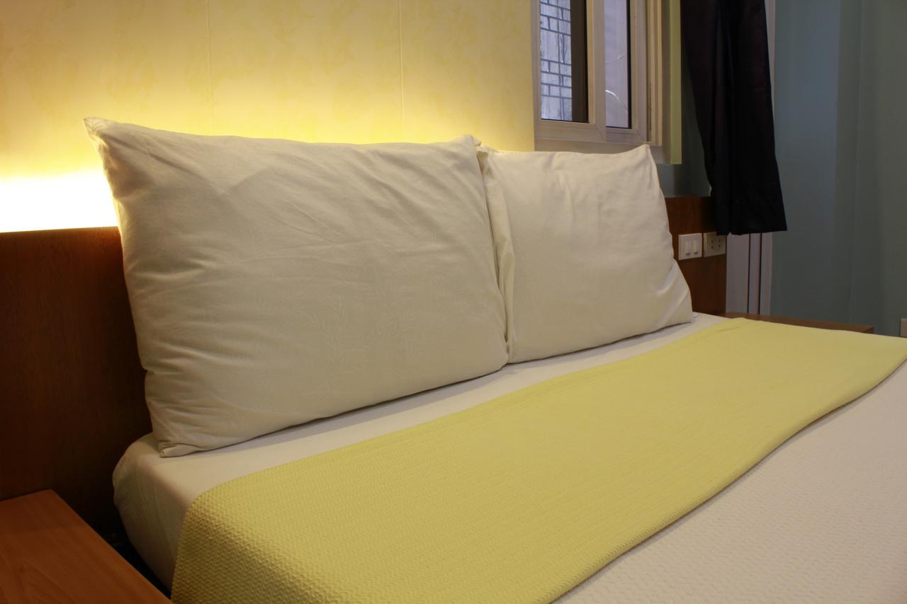 Leesons Residences Manila Bagian luar foto