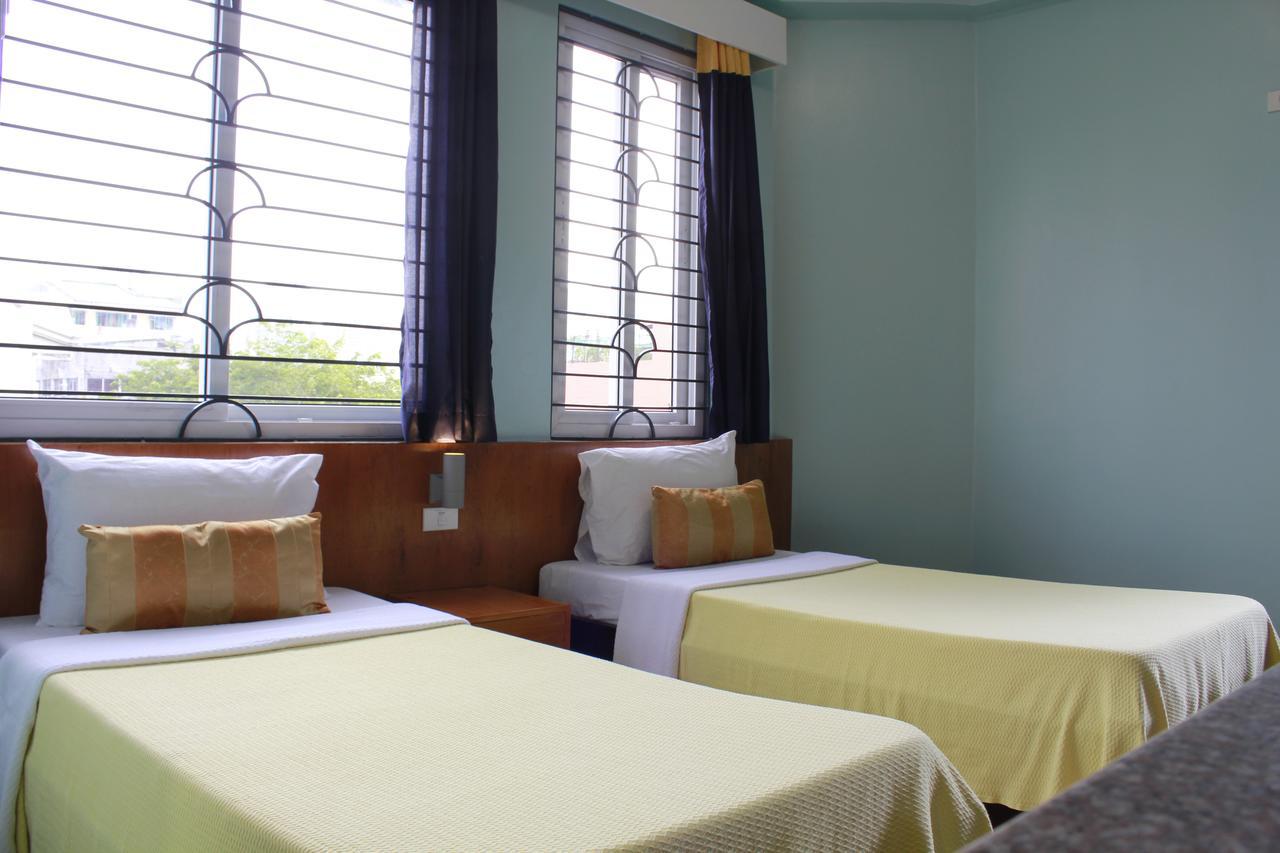 Leesons Residences Manila Bagian luar foto
