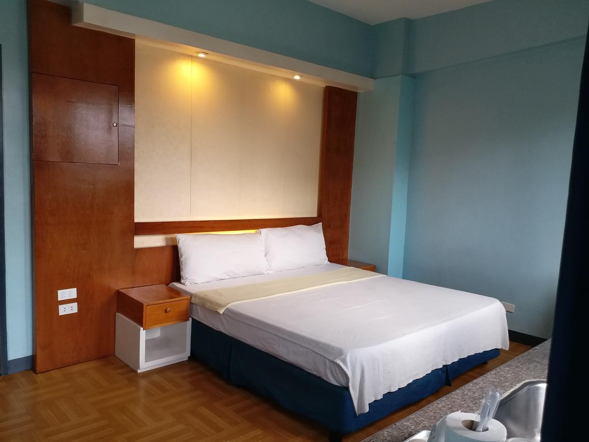 Leesons Residences Manila Bagian luar foto