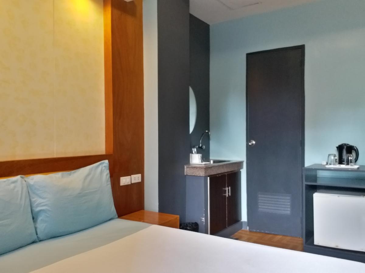 Leesons Residences Manila Bagian luar foto